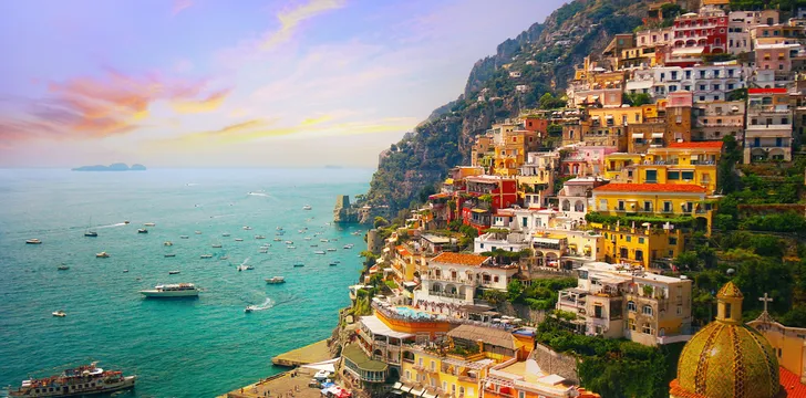 mega yacht a positano