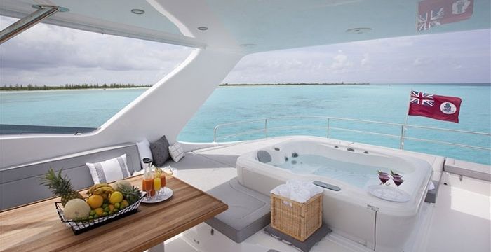 Charter a luxurious day boat to Cancun
