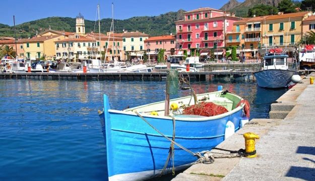 Charter a yacht to the Elba and the Tuscan Archipelago