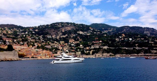 Charter a yacht in Villefranche for your next holiday