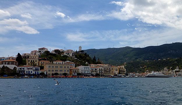 Chartering a Yacht in Poros,Greece