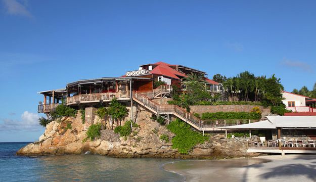 Spend a night at the Eden Rock Hotel during your yacht charter