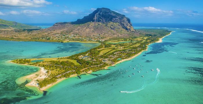 Charter a yacht in Mauritius