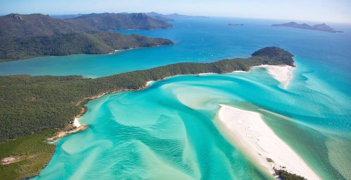 Charter a yacht to Whitsunday Island