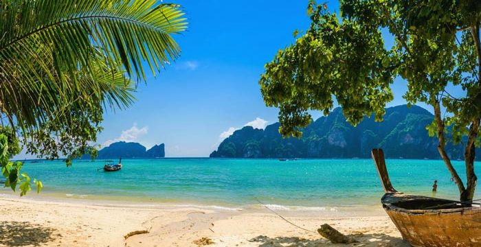 A relaxing Thailand yacht charter to Phi Phi Island