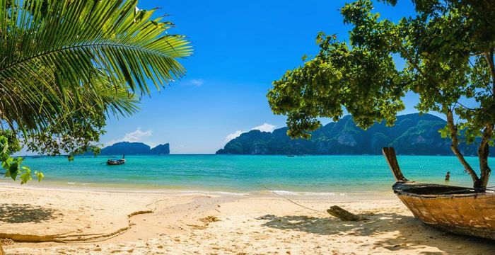 A relaxing Thailand yacht charter to Phi Phi Island