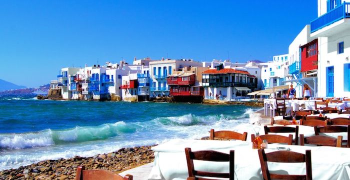 Charter a yacht in the stunning Mykonos