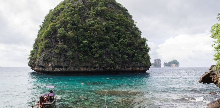 yacht master phi phi island