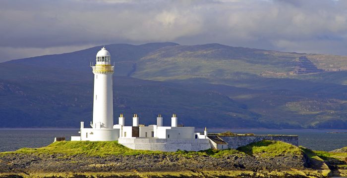 Charter a yacht in scotland