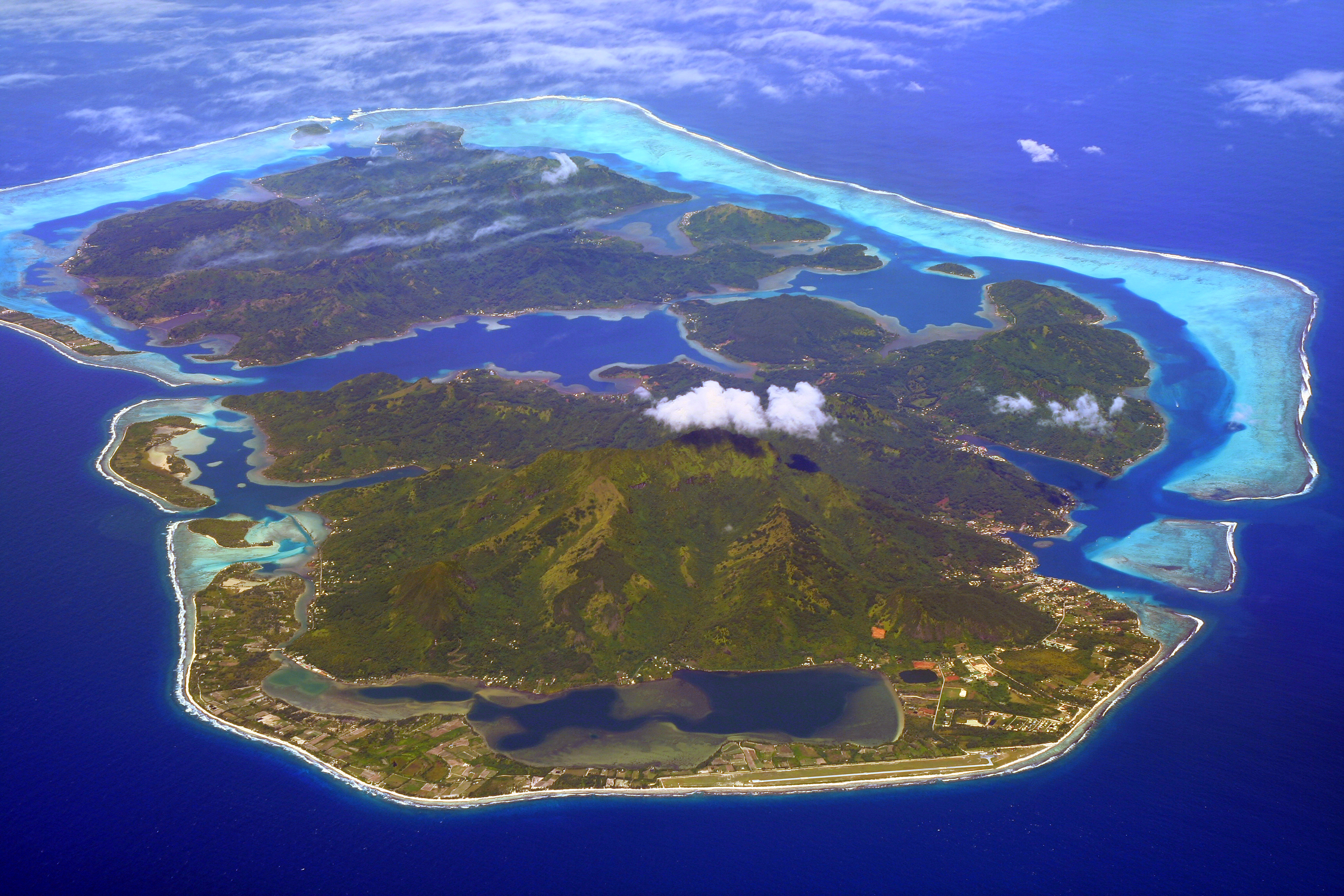 Huahine yacht charters with boatbookings tahiti