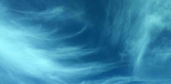 how can i use clouds to tell the weather