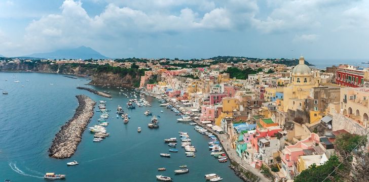 procida bareboat charter,amalfi coast yacht charter,bareboat sailboat itinerary