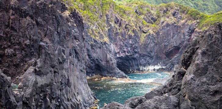 puddle simão dias yacht charter with boatbookings