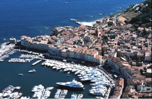 hire a small boat in st tropez port to take us to club 55