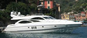 Yacht rental on the Sunseeker Manhattan 74