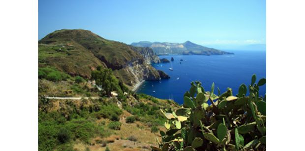 Chartering a Yacht in the Italian hotspot of Sicily aboard sailing