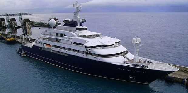 Super Yacht OCTOPUS comes to the rescue once again!