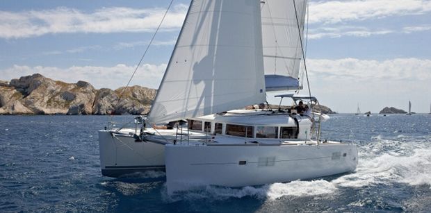 Lagoon 400 available for charter from Fajardo