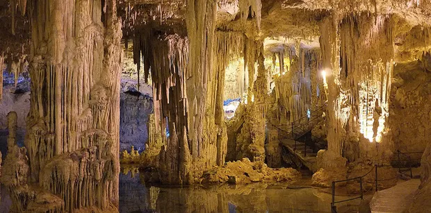 Neptunecave1
