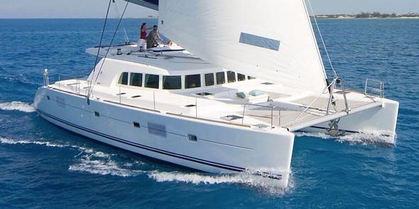 A Luxurious Lagoon catamaran in Belize