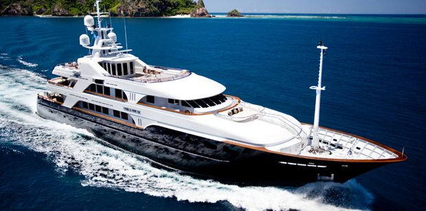 Magnificent NOBLE HOUSE cruising in Tahiti!