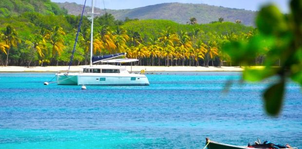 Catamaran_in_Mustique_St_Vincent_and_the_Grenadines_528_1048
