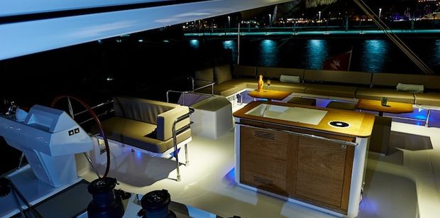 LIRCatamaranSunDeck