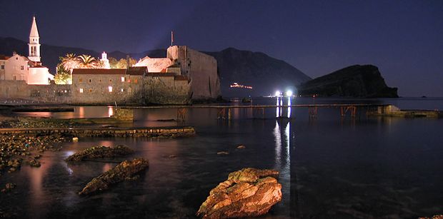Budva_nocu