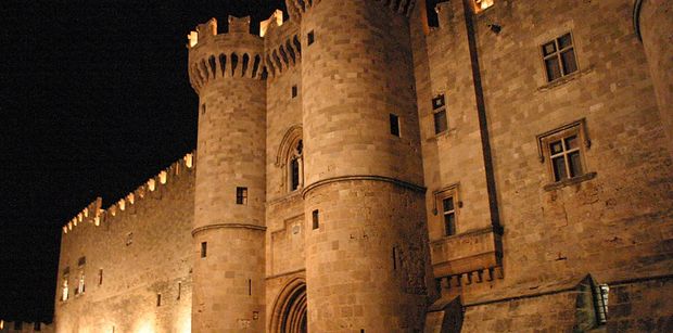 RHODES-TOWN-BY-NIGHT-Rhodes-Castle-of-the-Knights
