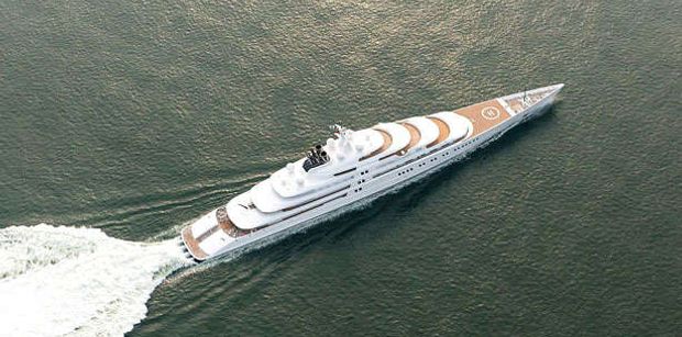 azzam-yacht-top-view