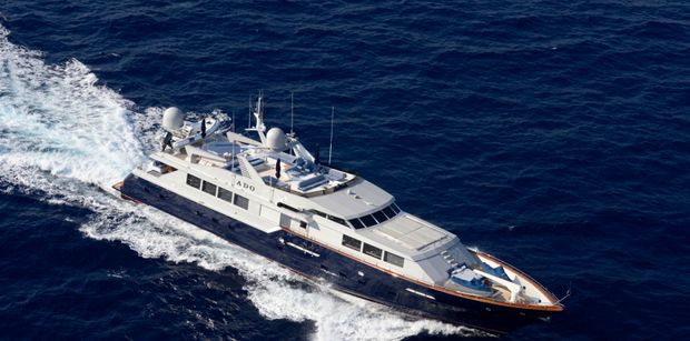 Luxury yacht Broward 121