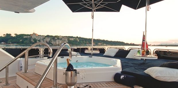 blackandwhitejacuzzi