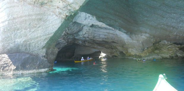 sea-kayak-milos