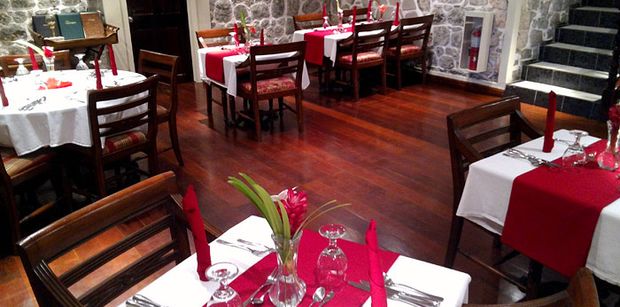 The Sapodilla Room restaurant at the Grenadines House