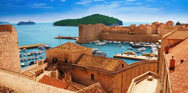 Explore the Adriatic when you start your charter in Dubrovnik