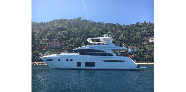 yacht, motor yacht, crewed motor yacht, french riviera, cannes, theoule sur mer, shawlife