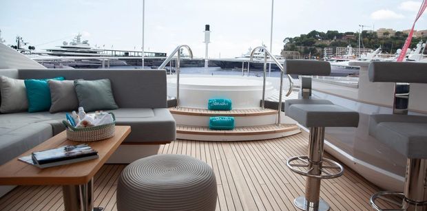 SONISHI Sunseeker 40 Foredeck Jacuzzi