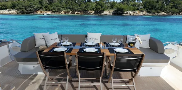 SUMMER BREEZE Pearl 75 Main-Aft Deck Alfresco Dining