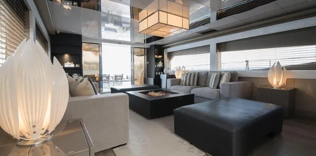 SUMMER BREEZE Pearl 75 Main Salon