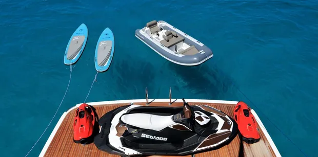 SUMMER BREEZE Pearl 75 Swim Platform Jet-Ski and Tender