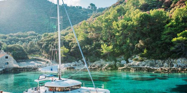 Bareboat Catamaran in the National Parks of the French Riviera
