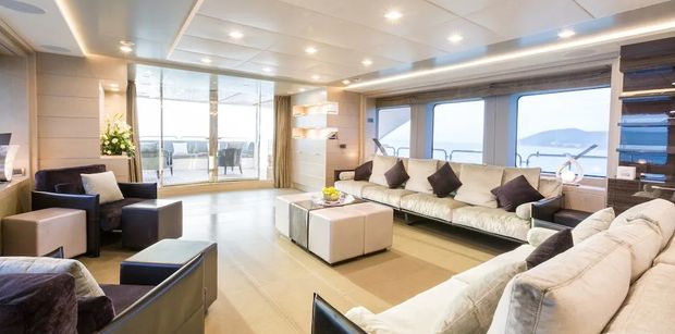 Motor Yacht Edesia Main Salon