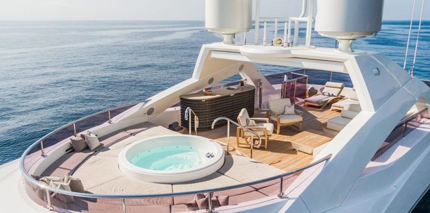 THUMPER Sundeck Jacuzzi and Sunpads