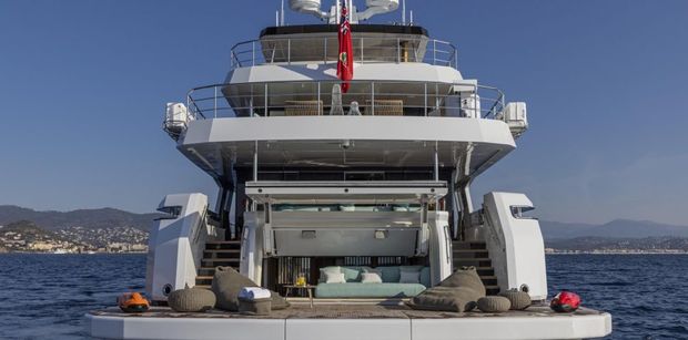 EMOCEAN Stern Aft View Exterior