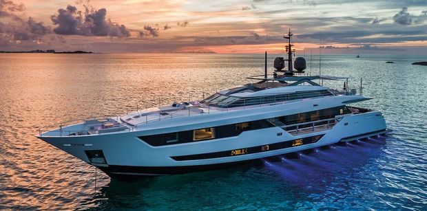 Motor Yacht NEVER BLUE Profile