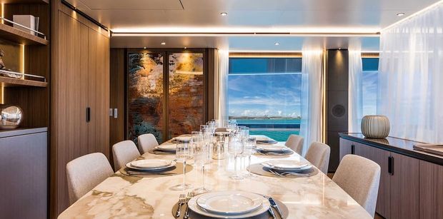 Motor Yacht NEVER BLUE Fine Dining