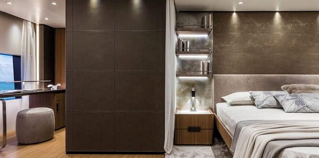 Motor Yacht NEVER BLUE Master Stateroom