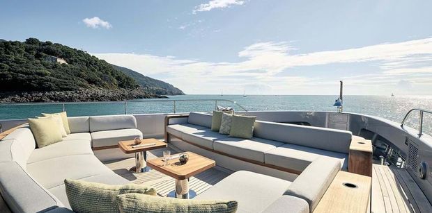 REBECA Benetti Oasis 40 Foredeck Seating