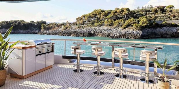REBECA Benetti Oasis 40 Sun Deck Breakfast Bar