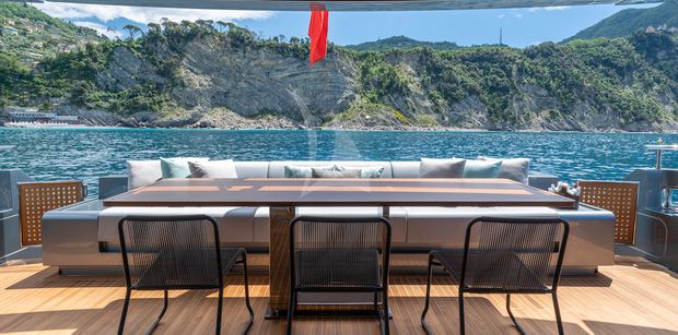 MAXIMUS Aft-Deck Dining Motor Yacht Charter